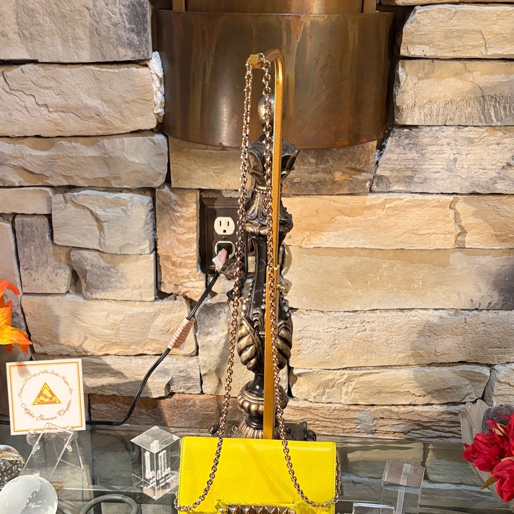 Vibrant Yellow Crossbody Bag with Chain Strap - Picture 3 of 11